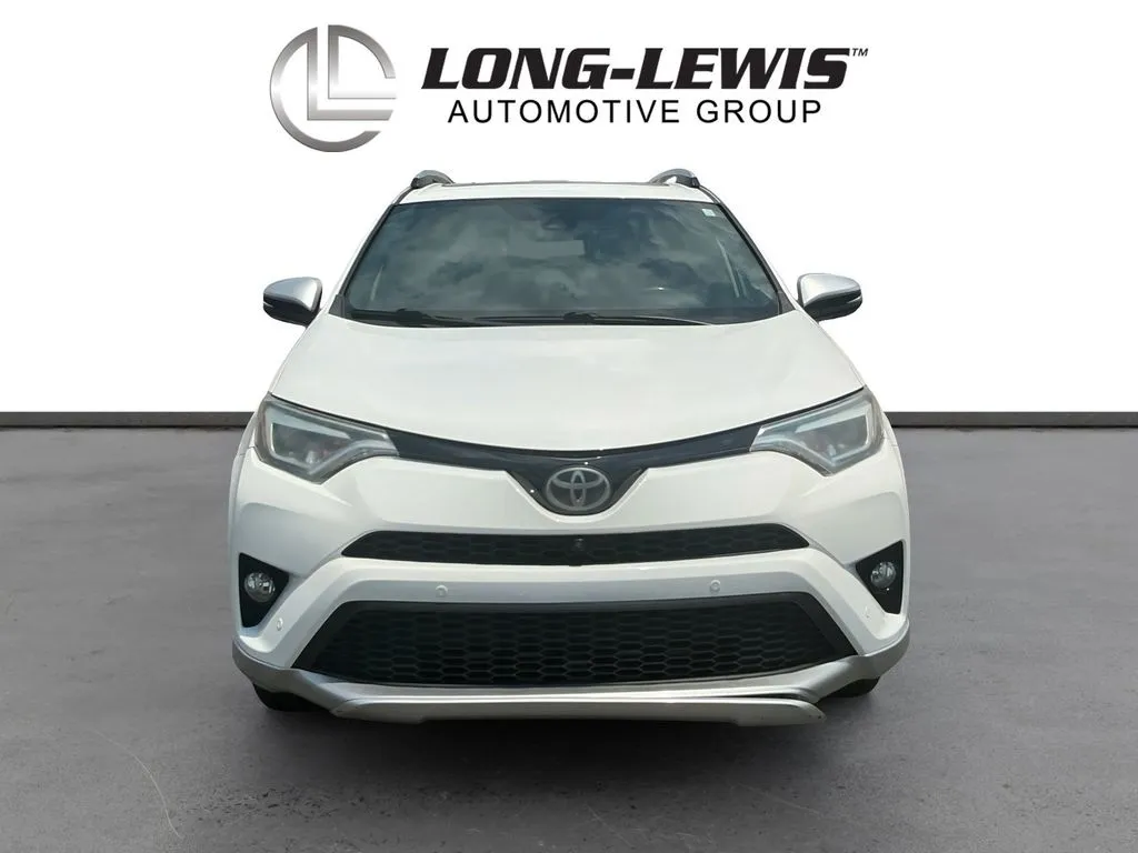2016 Toyota RAV4 SE thumbnail 11