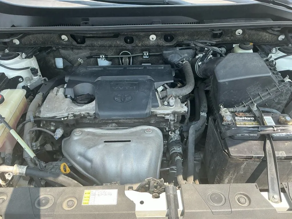 2016 Toyota RAV4 SE thumbnail 25