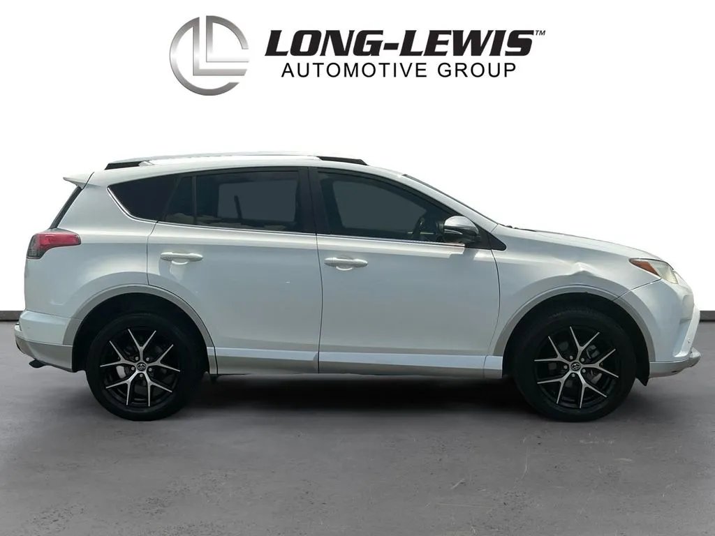 2016 Toyota RAV4 SE thumbnail 8