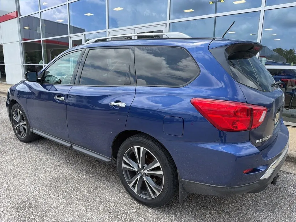 2017 Nissan Pathfinder S thumbnail 2