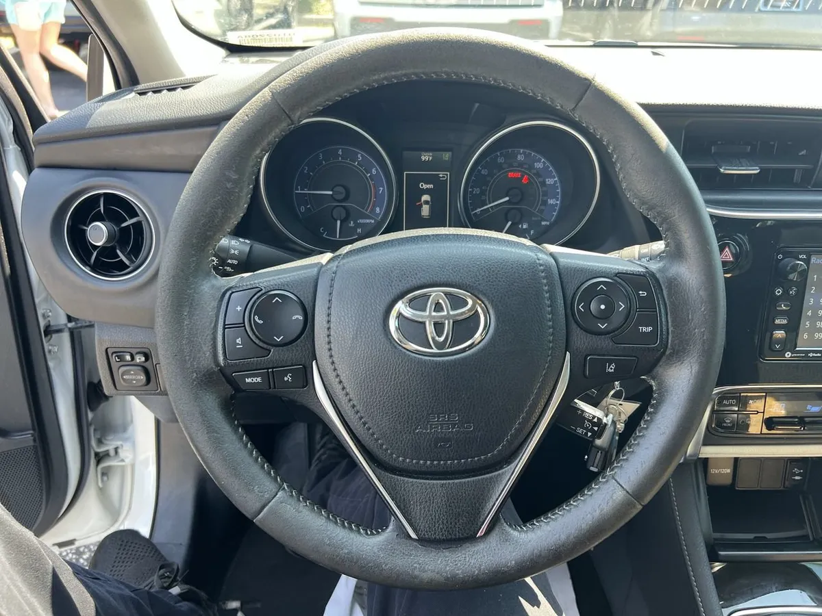 2017 Toyota Corolla iM thumbnail 17