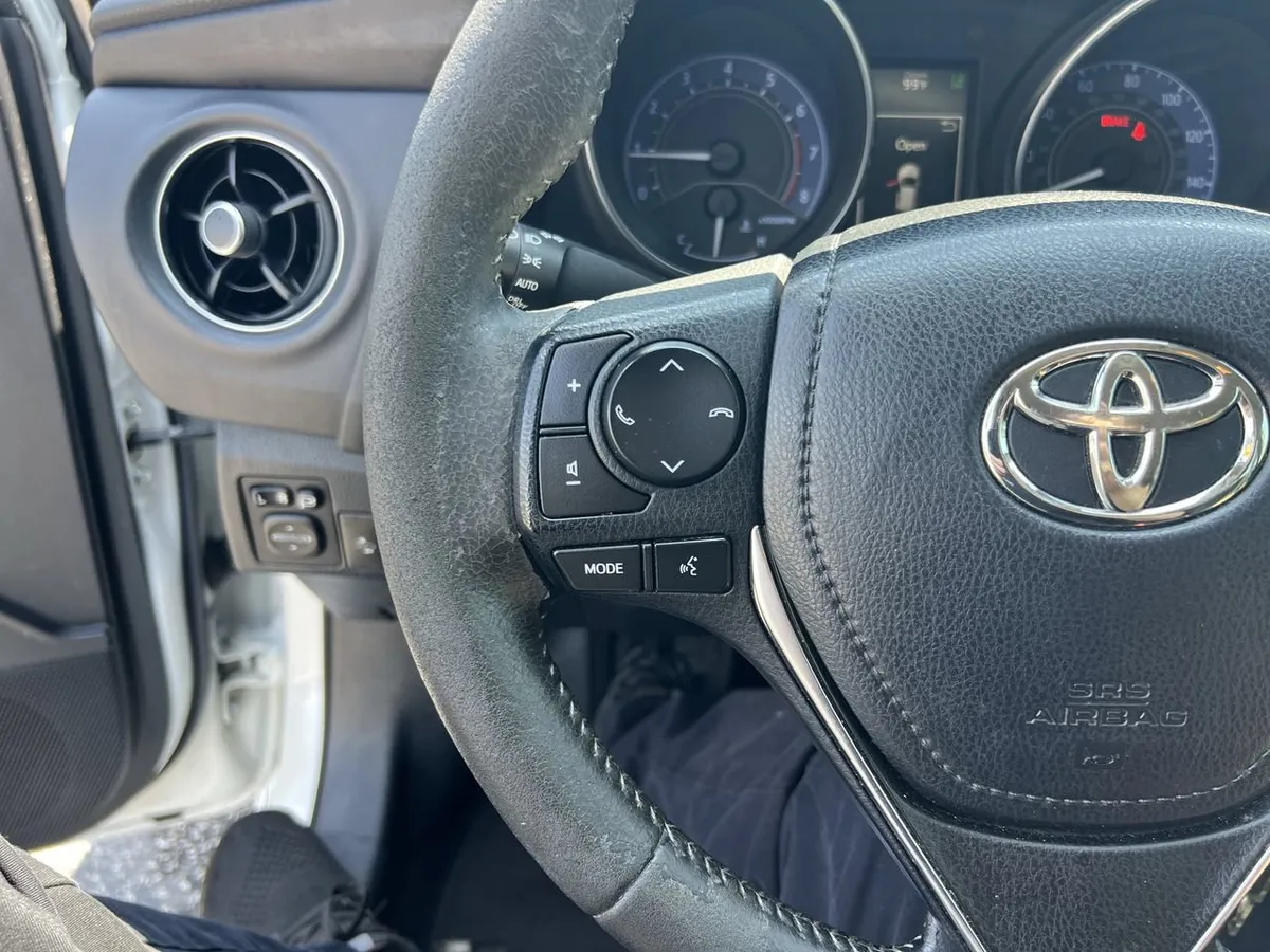2017 Toyota Corolla iM thumbnail 18