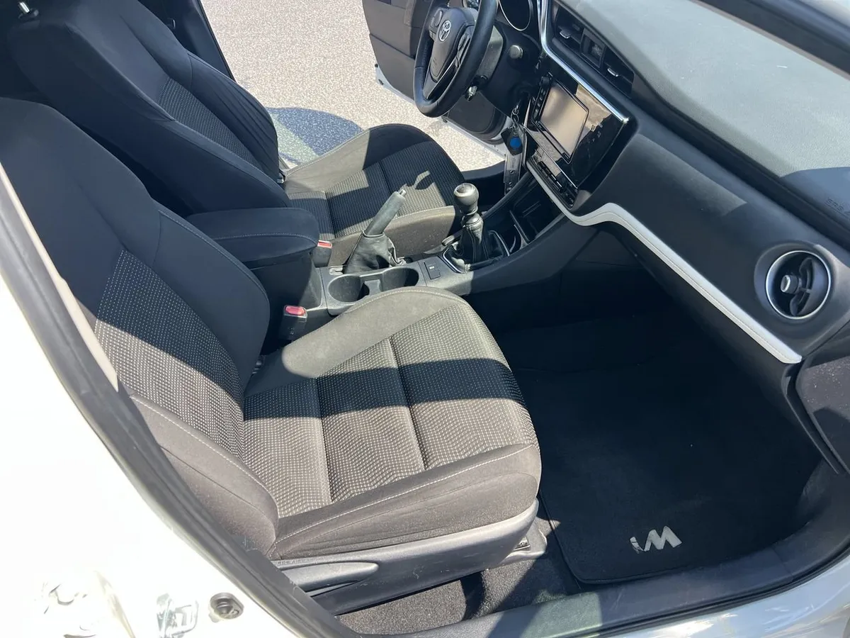 2017 Toyota Corolla iM thumbnail 33