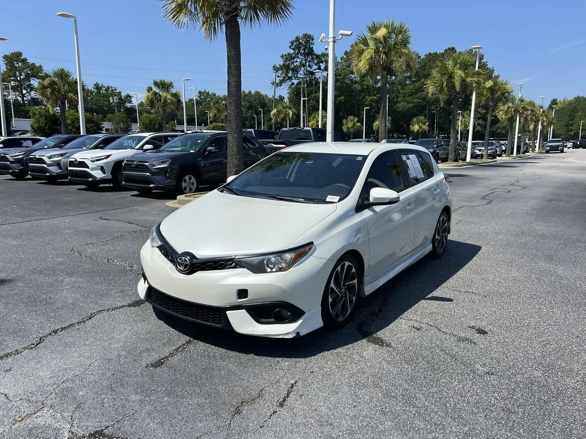 2017 Toyota Corolla iM thumbnail 4