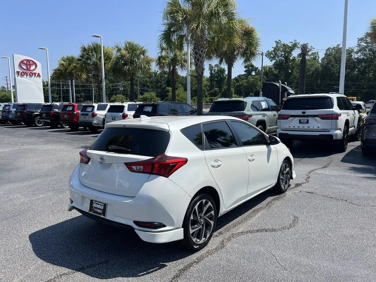 2017 Toyota Corolla iM thumbnail 9