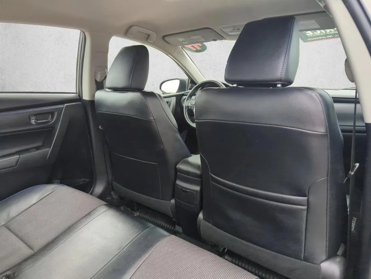 2017 Toyota Corolla SE thumbnail 19