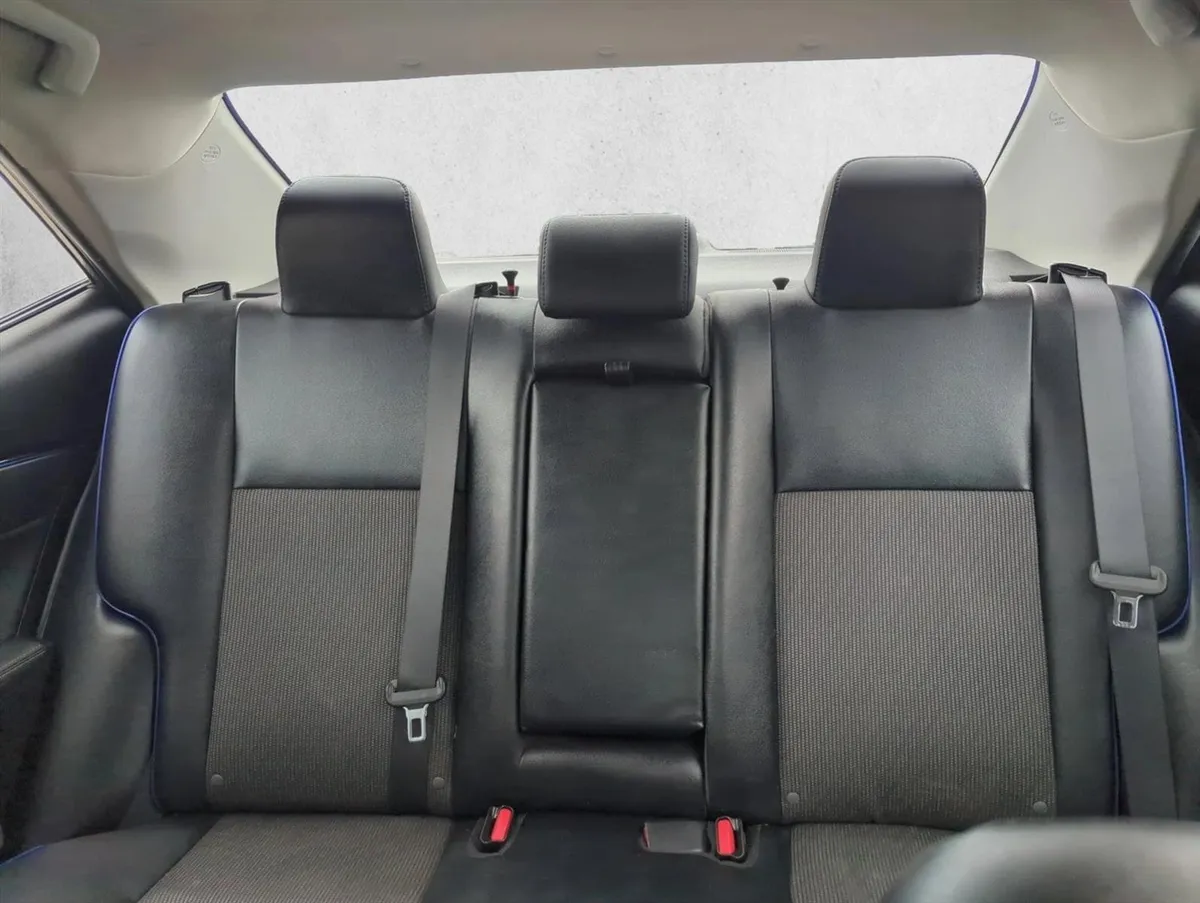 2017 Toyota Corolla SE thumbnail 22