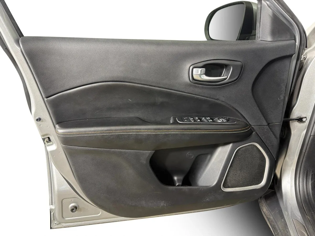 2021 Jeep Compass Latitude thumbnail 10
