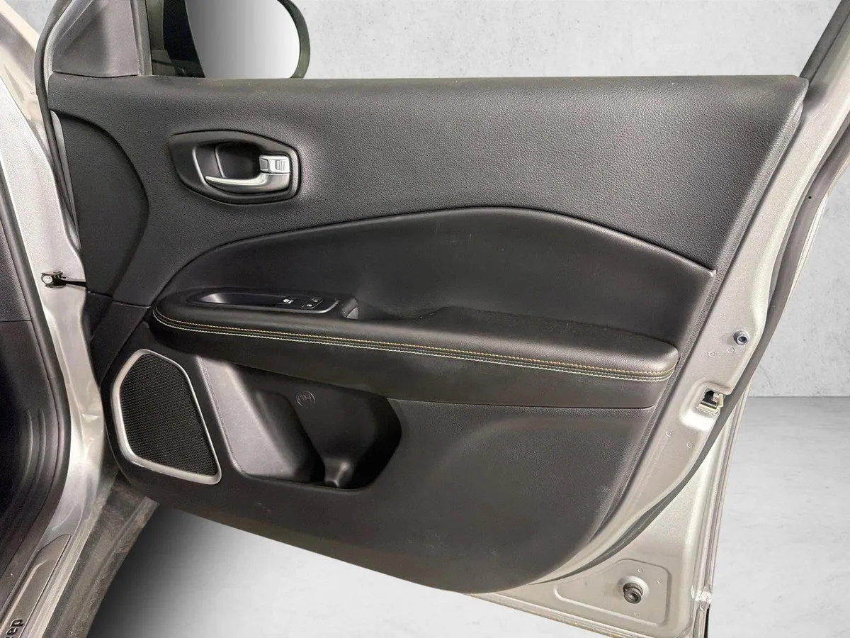 2021 Jeep Compass Latitude thumbnail 14