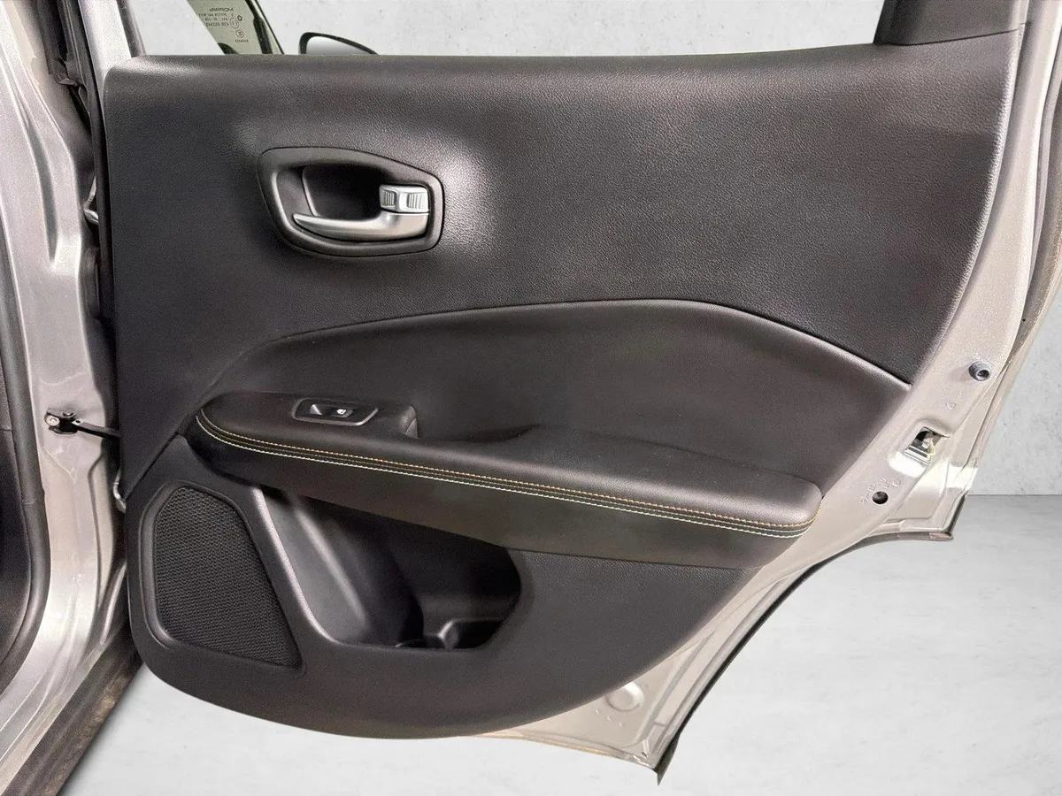 2021 Jeep Compass Latitude thumbnail 16