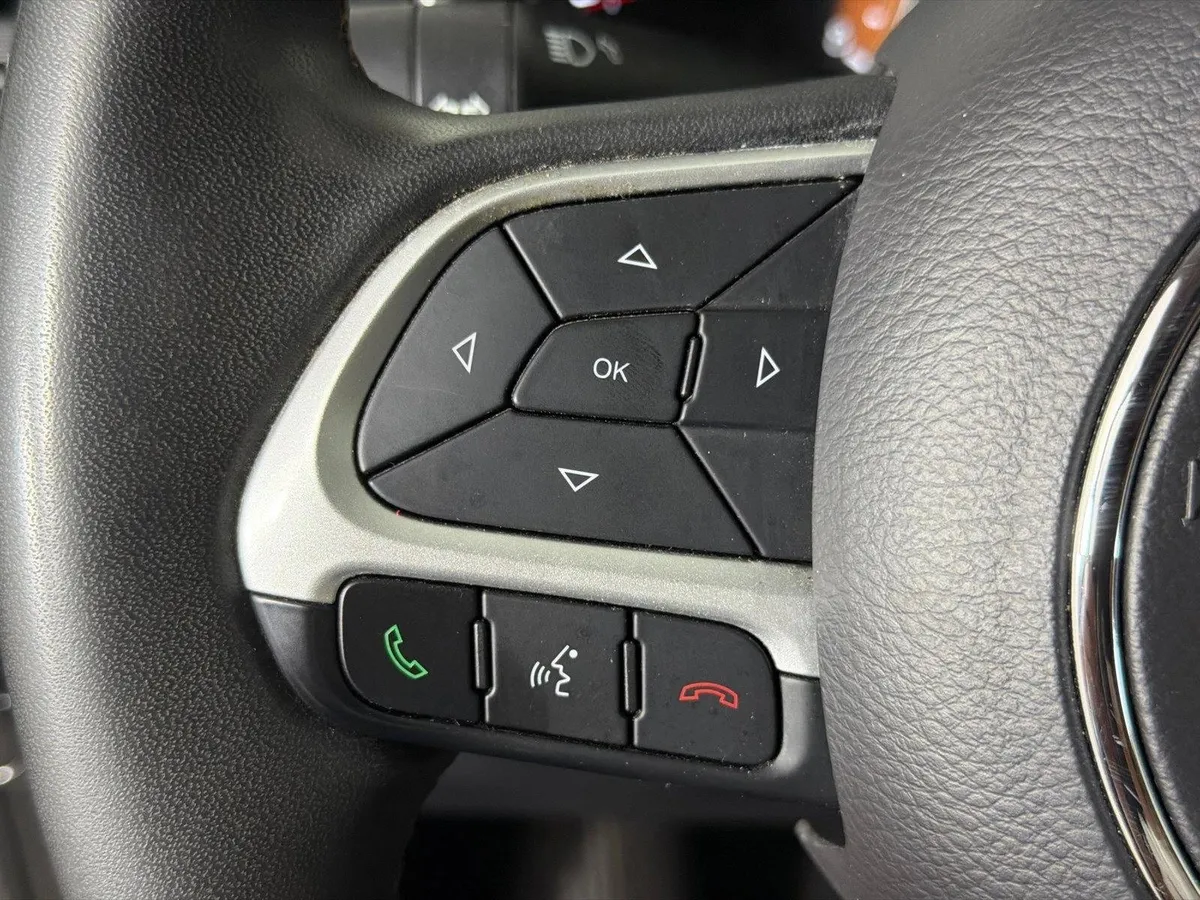 2021 Jeep Compass Latitude thumbnail 24