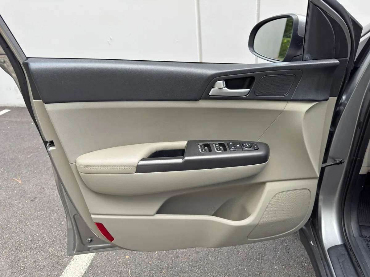 2021 Kia Sportage LX thumbnail 32