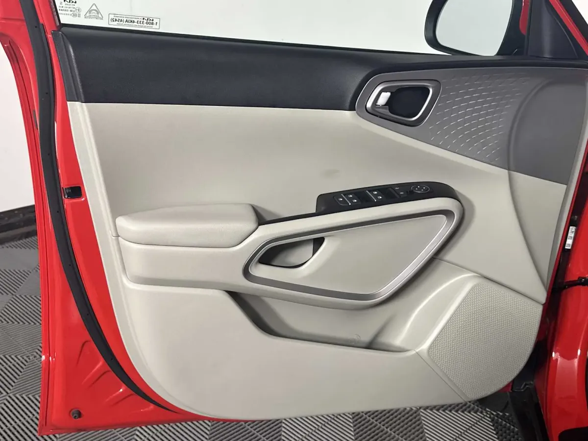 2023 Kia Soul LX thumbnail 11