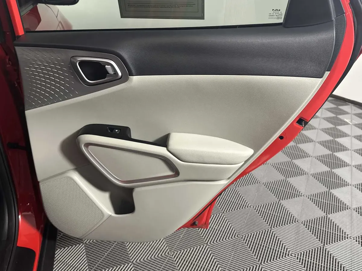 2023 Kia Soul LX thumbnail 20