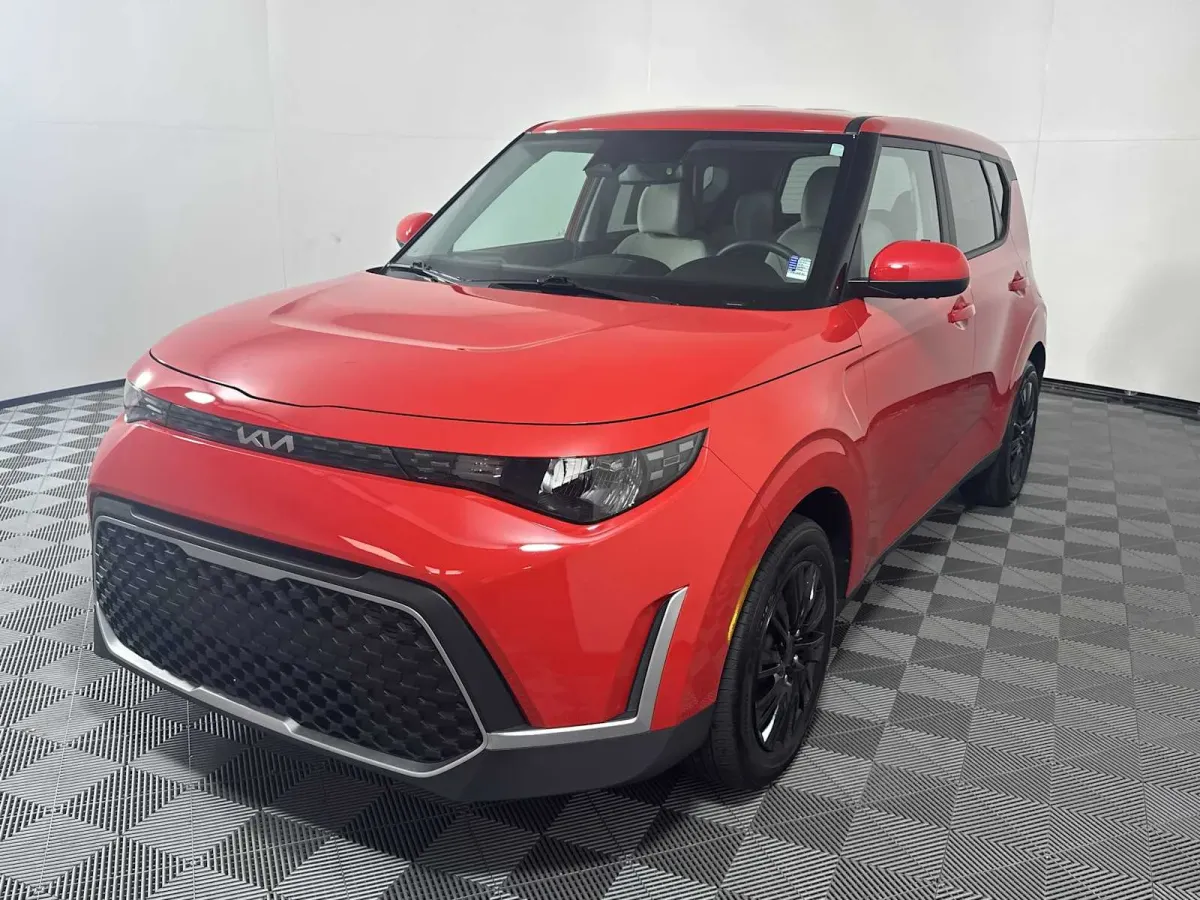 2023 Kia Soul LX thumbnail 3
