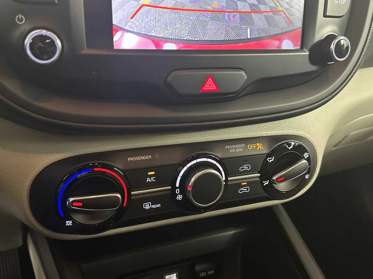 2023 Kia Soul LX thumbnail 32