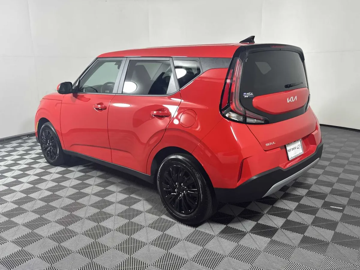 2023 Kia Soul LX thumbnail 6