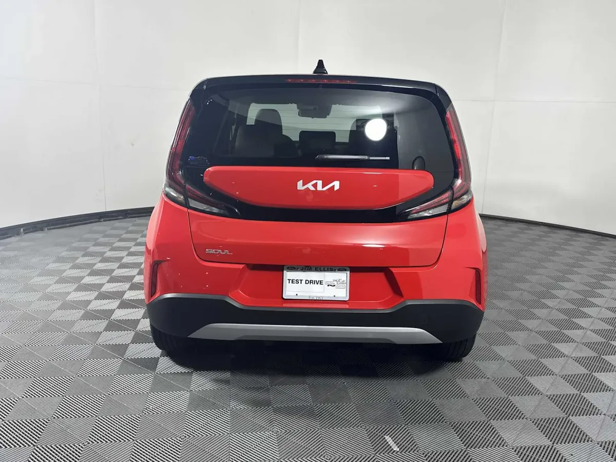 2023 Kia Soul LX thumbnail 7