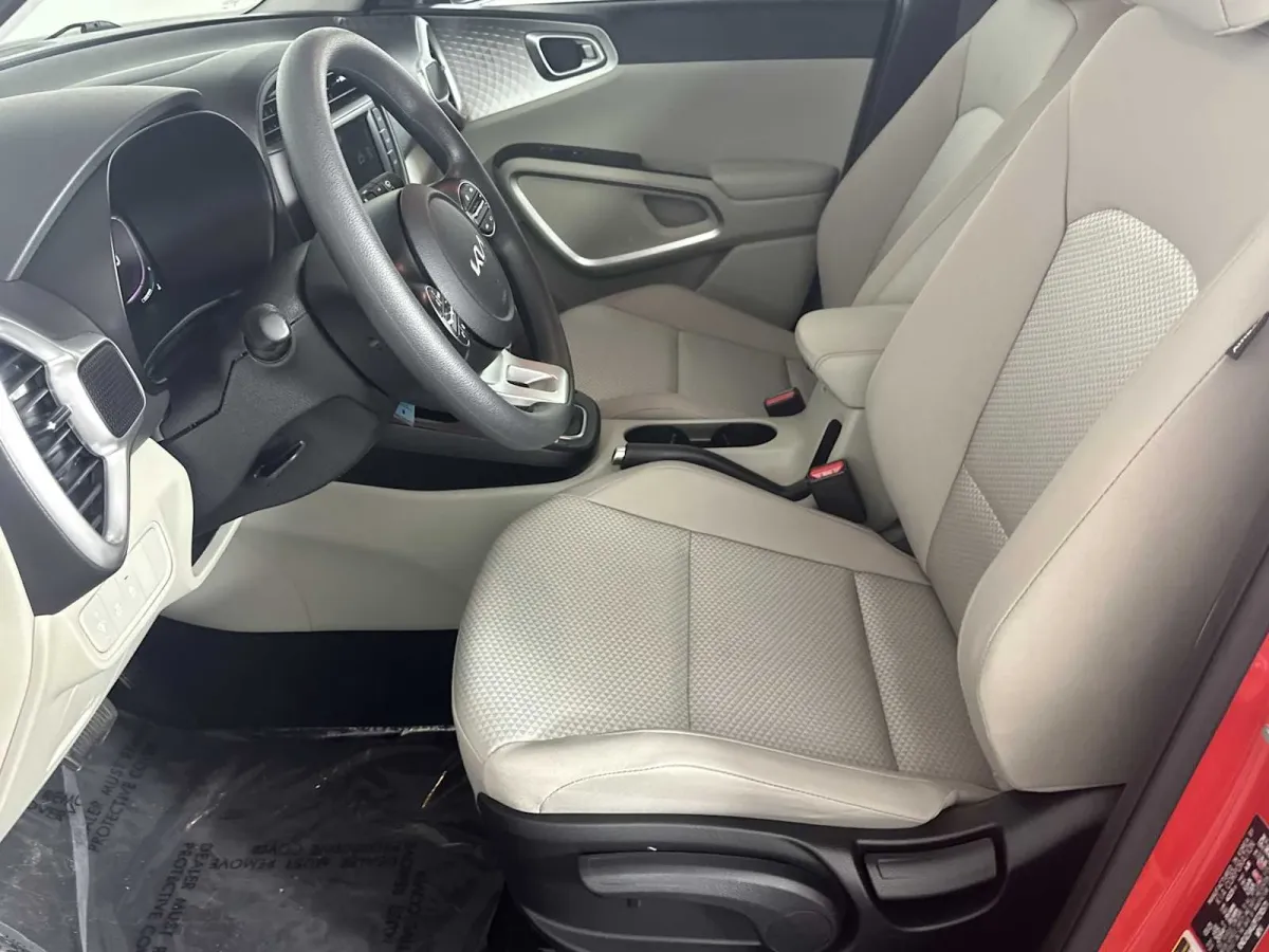 2023 Kia Soul LX thumbnail 9