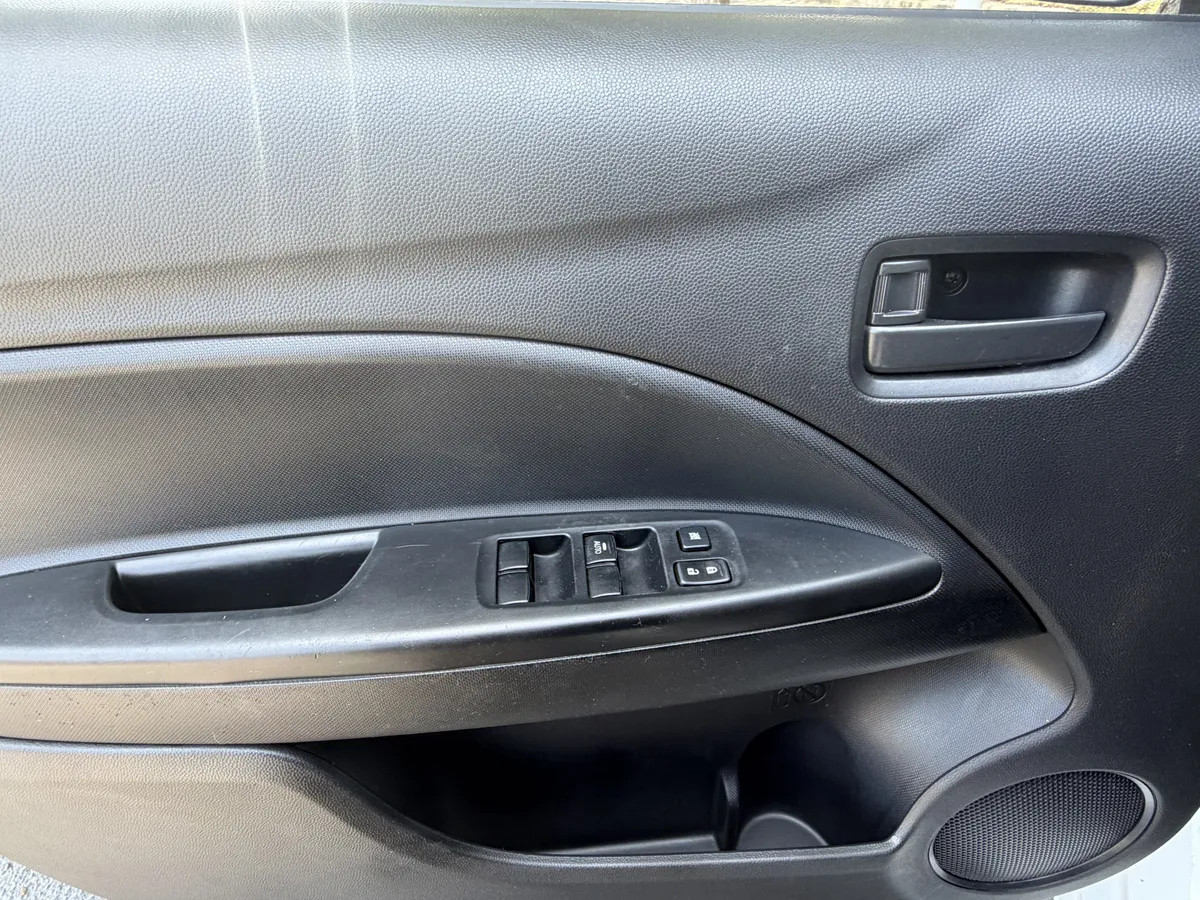 2023 Mitsubishi Mirage G4 ES thumbnail 40