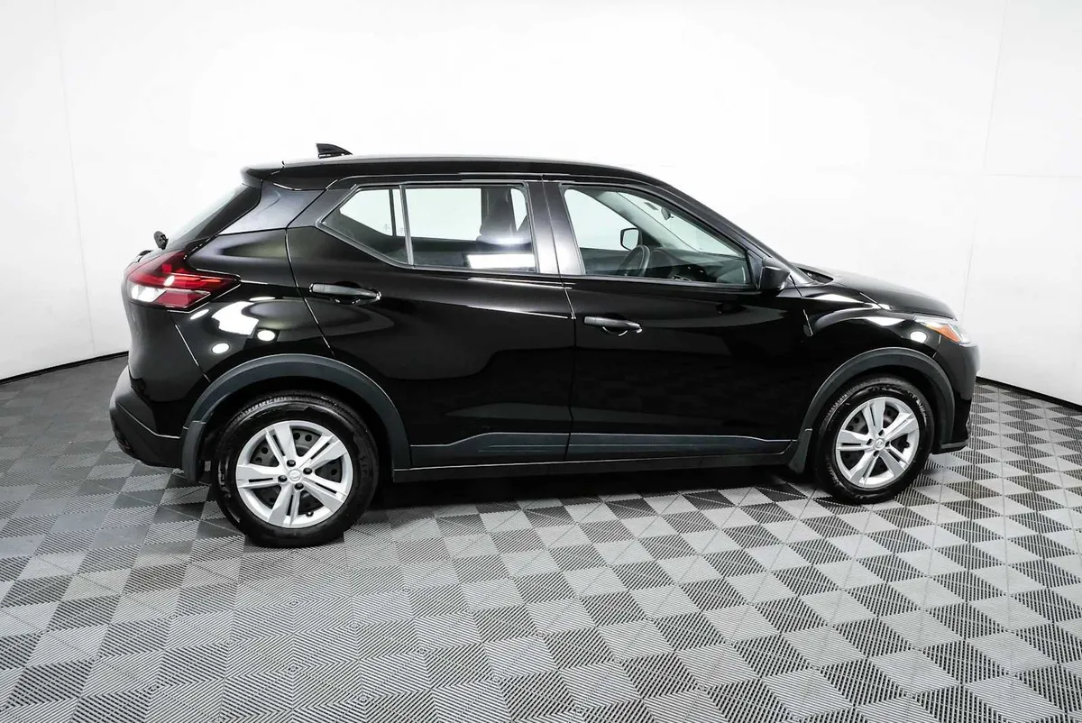 2024 NISSAN KICKS S thumbnail 2
